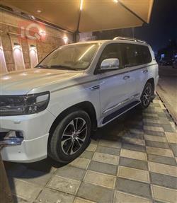 تۆیۆتا لاند کروزەر